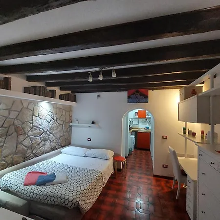 A Cento Passi Dal Colosseo アパート ローマ